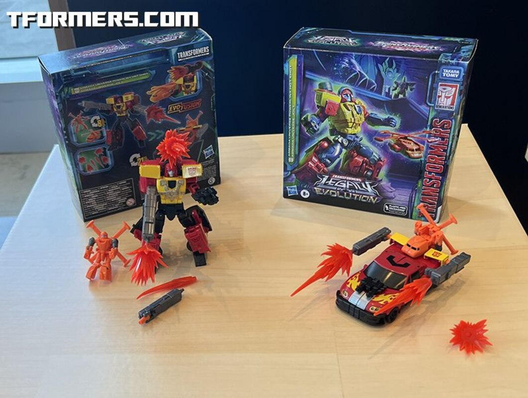 Powerlinx Hot Shot Mini Con Jolt Reveal from Transformers Legacy